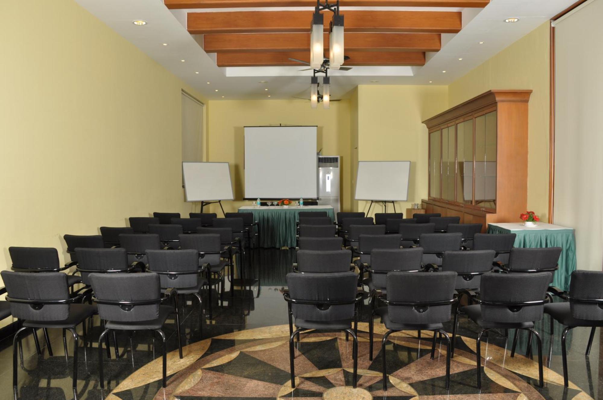 Angsana Oasis Spa & Resort Yelahanka Esterno foto