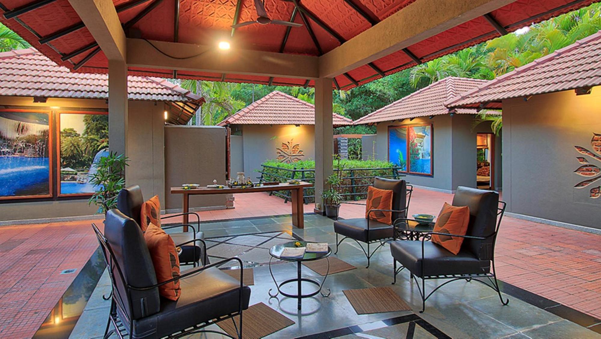 Angsana Oasis Spa & Resort Yelahanka Esterno foto