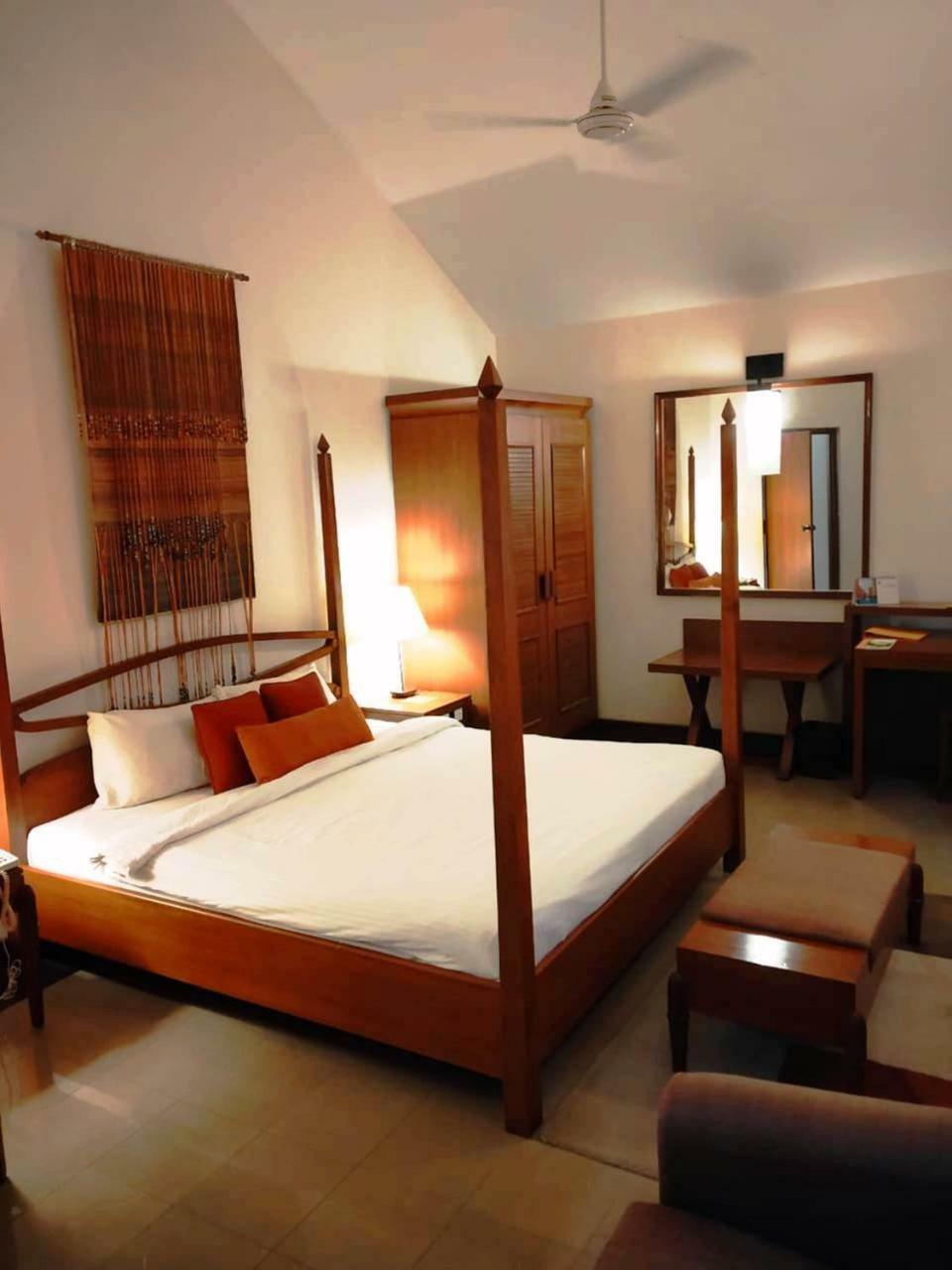 Angsana Oasis Spa & Resort Yelahanka Esterno foto